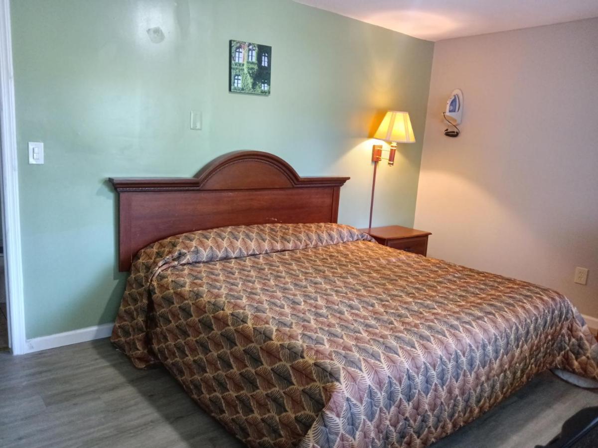 Maple Leaf Motel New Milford Екстериор снимка