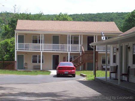 Maple Leaf Motel New Milford Екстериор снимка