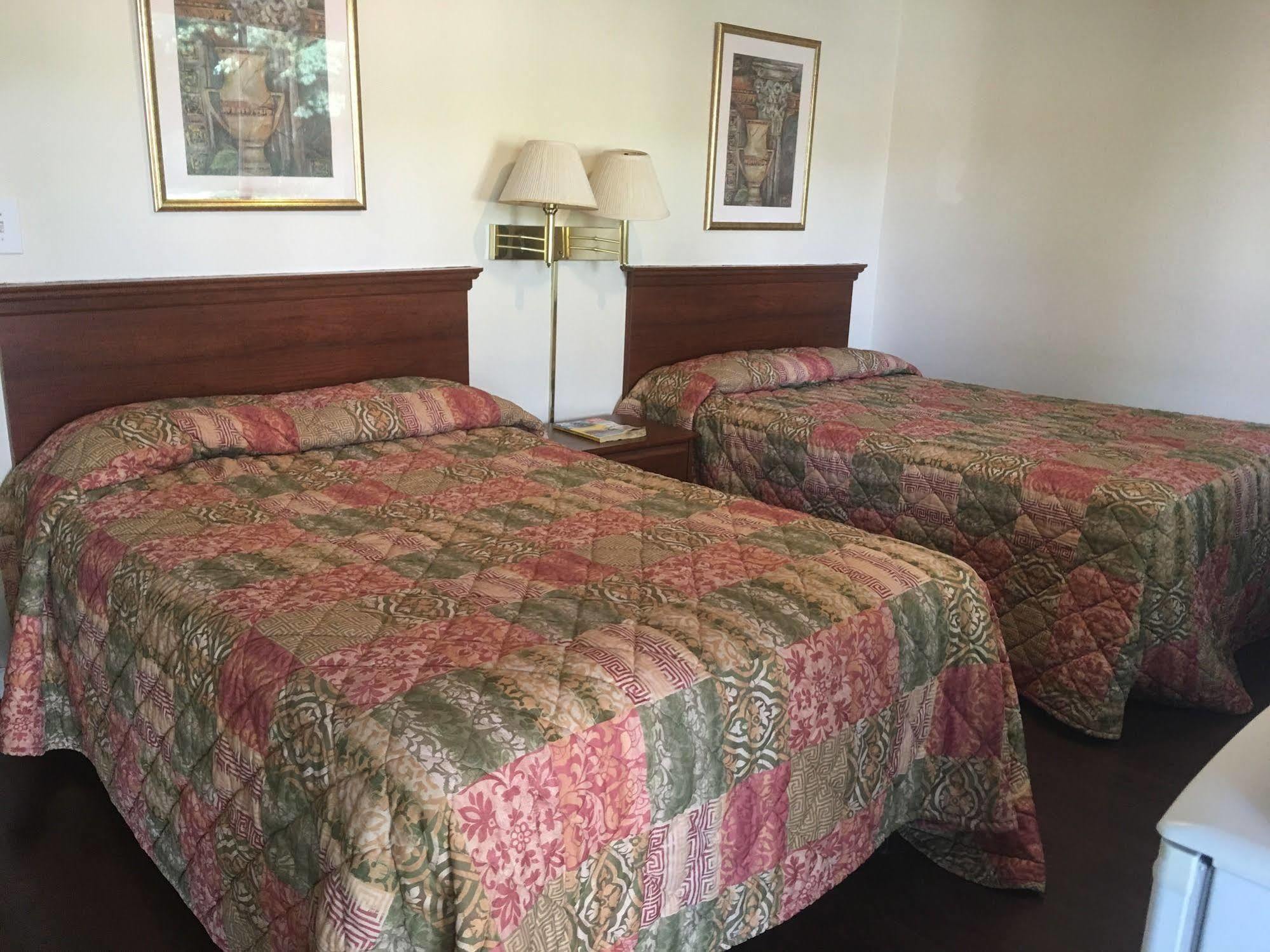 Maple Leaf Motel New Milford Екстериор снимка