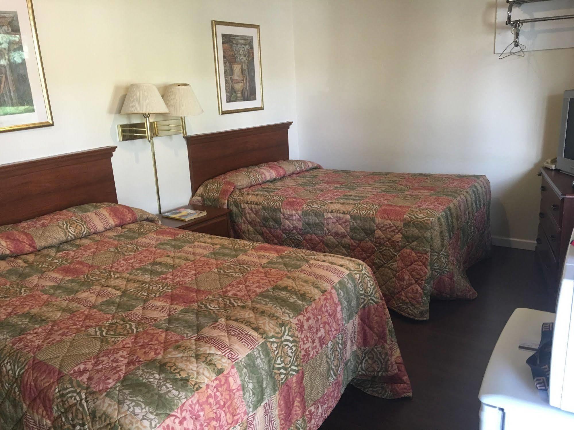 Maple Leaf Motel New Milford Екстериор снимка